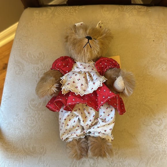 Bears by Reanee handcrafted Essie mohair teddy bear, created on April 14, 1988 - Picture 6 of 15